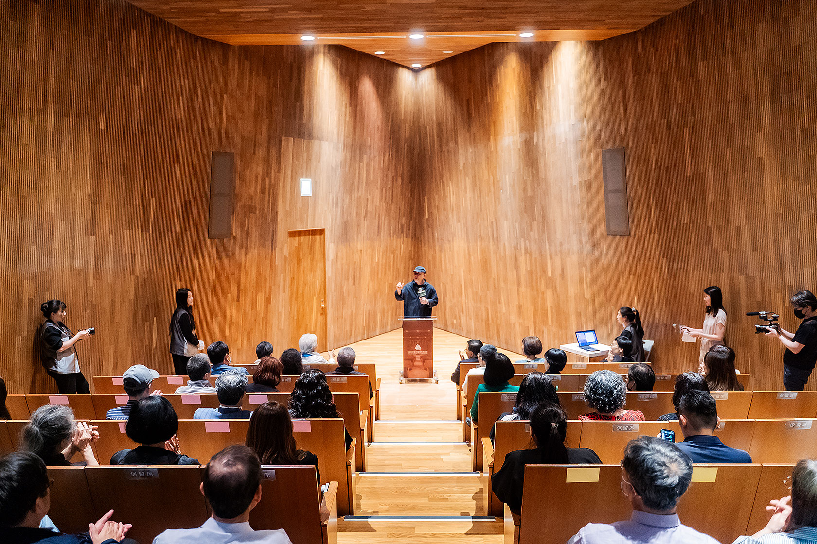 「時間的雅歌-The-Song-of-Time」-葉子奇個展-開幕記者會-12